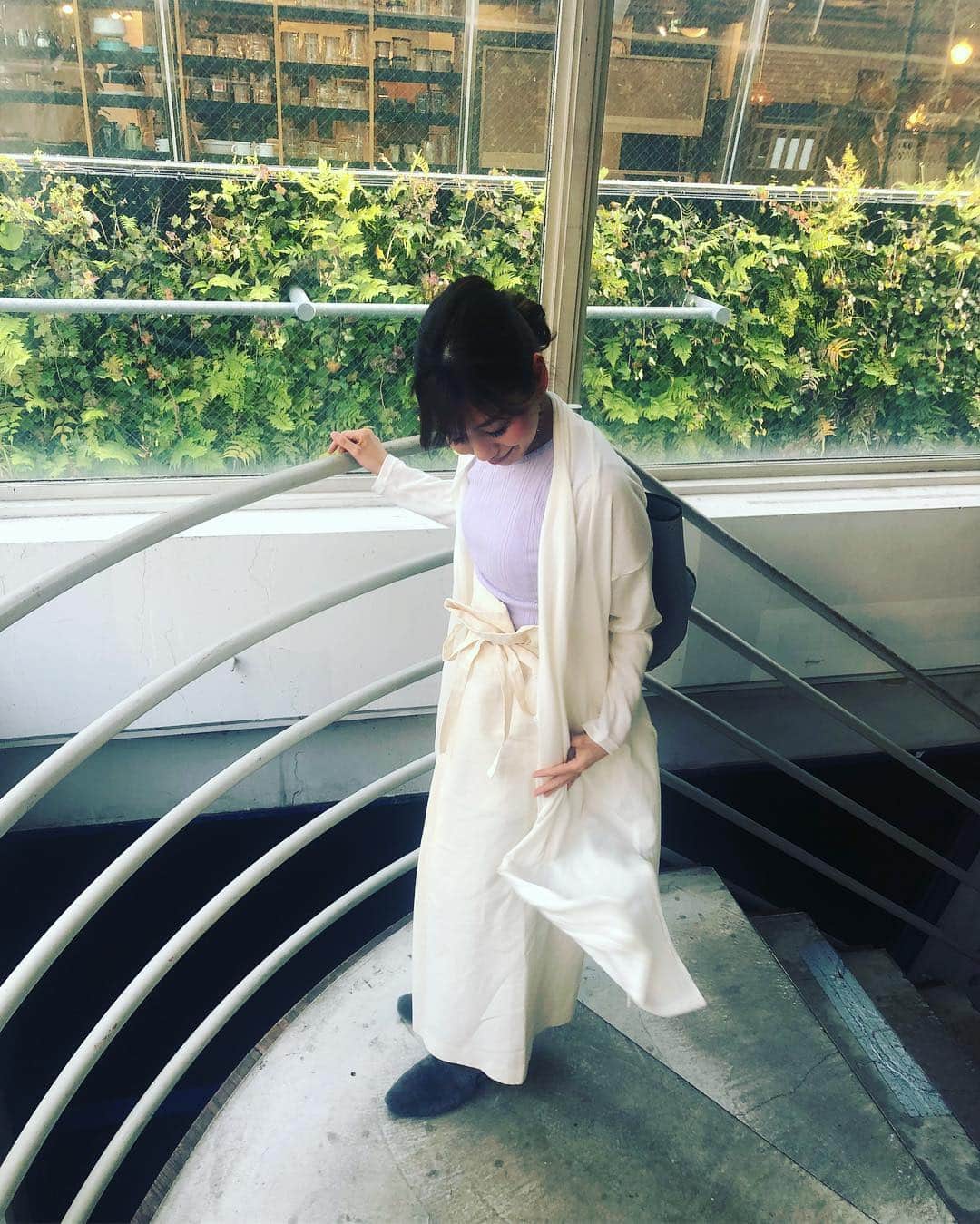 のインスタグラム：「昨日はレッスン前にピラティスを受けに自由が丘へ💞 自分自身の弱いところとミッチリ向き合い中。 昨日のヨガウェア兼になるお洋服は✨ 2019SS @_julier_ ジュリエ ✔︎tops （ランダムテレコカシュクールプールオーバー ￥9720） →しかも前後で着れる💫 ✔︎カーディガン （ロイヤルシフォン天竺ロングカーディガン￥11880） ヨガウェアを着て、上にパンツやカーディガンを羽織ってお出かけ🚶‍♀️ タウン着が出来るヨガウェア @julier 毎シーズン楽しみです💞 完売も出ている商品も多いみたいですよ‼︎ 是非サイトからご確認ください☺️ @_julier_  @julier_news  #ヨガウェア#yogawear#150cm#150cmコーデ#チビコーデ#julier#ジュリエ#ピラティス#ヨガ#yogini#姿勢改善#自由が丘#ヨガインストラクター#カフェ巡り#身体作り#健康#美容#fitness#ootd#yogalife#yogagirl#yogaeverywhere#自由が丘カフェ」