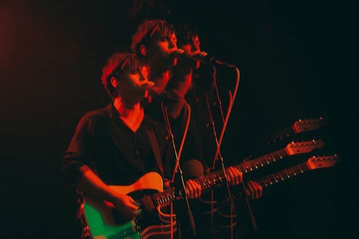 キートン・ストロンバーグのインスタグラム：「Thank you for your love 🖤 @findthesocial 📸: @naserinnnn」