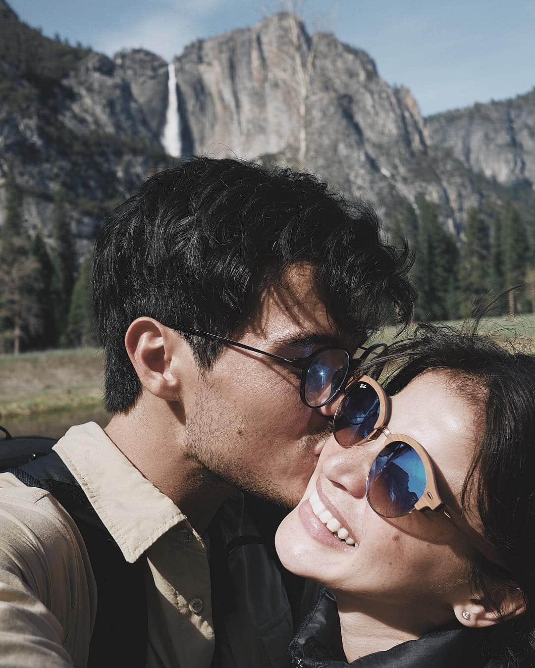アン・カーティスのインスタグラム：「Happy Hearts.  Spending time surrounded by nature is always good for the soul (except when you’re expected to do long ass hikes with insane inclines) 😋  Uuuuuy @erwan I see a sparkle in your eye. You love me noh? 🧀🧀🧀🧀」