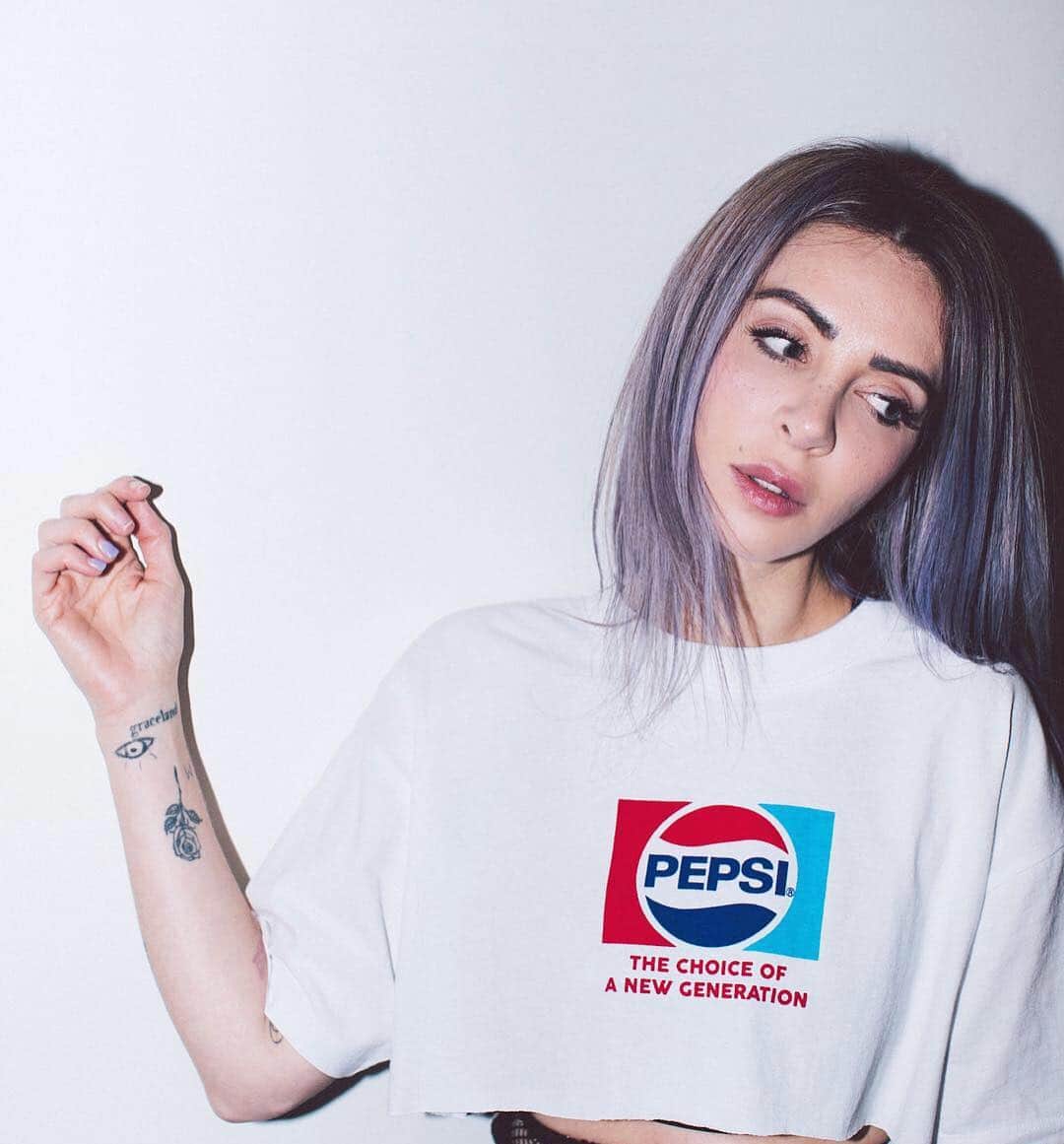 アリソン・ワンダーランドのインスタグラム：「So excited to share that I’m the face of the @forever21 #F21xPepsi collab this is insane. I only wanna work w stuff I actually f w and everything in this collection is sooo sick . . . #F21xMusic」