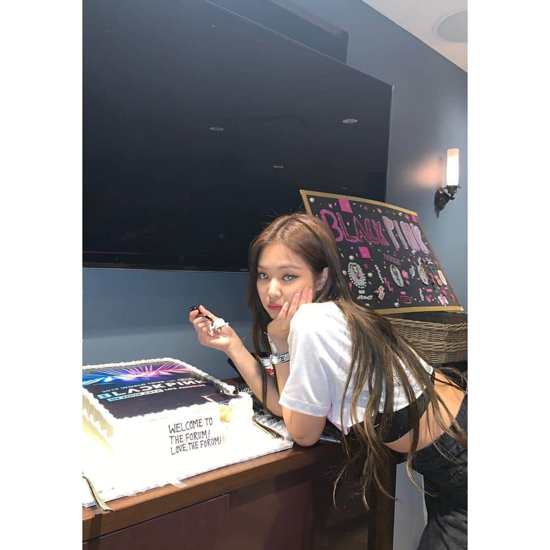 ジェニーさんのインスタグラム写真 - (ジェニーInstagram)「INYOURAREA TOUR LA . thank you blinks」4月19日 9時27分 - jennierubyjane