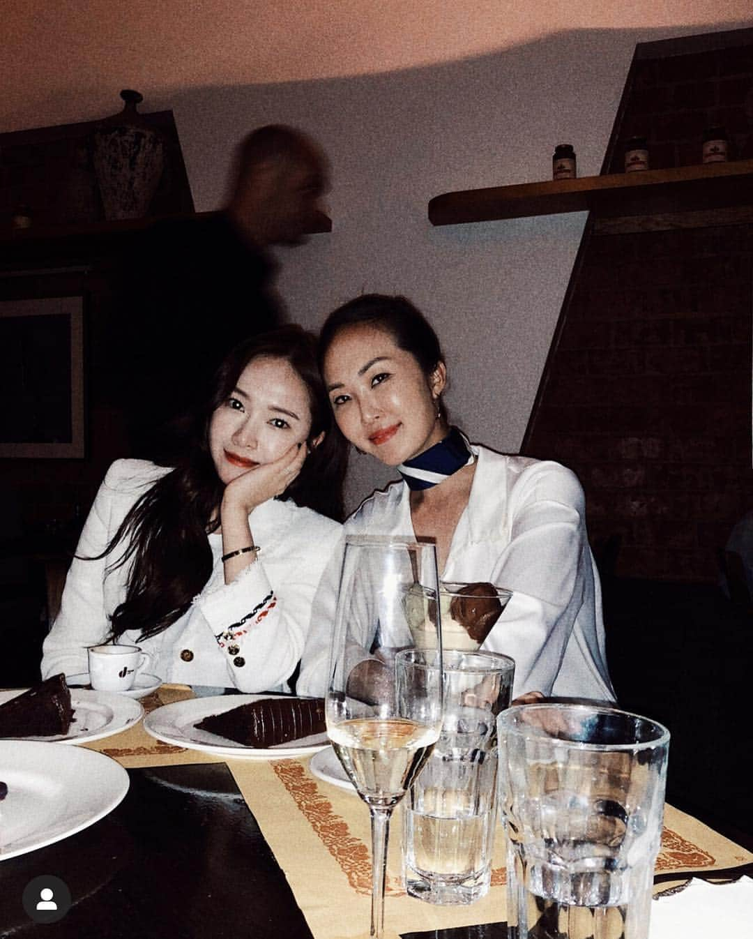 クリッセル・リムさんのインスタグラム写真 - (クリッセル・リムInstagram)「happy birthday to my Aries twin @jessica.syj 💕 inseparable since the day we met! Love you & see you soon! 👯‍♀️」4月19日 9時20分 - chrisellelim