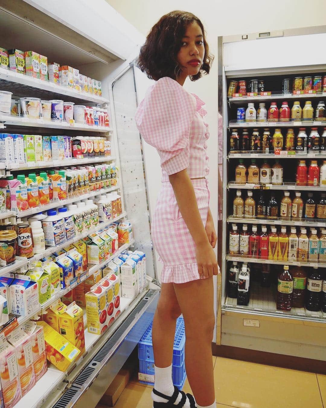 HONEY MI HONEY OFFICIALさんのインスタグラム写真 - (HONEY MI HONEY OFFICIALInstagram)「人気series！  gingham shortpants ¥15,000 各色各サイズ残り僅か  satin chouchou sandal ¥18,000 各色各サイズ残り僅か  letter book iPhonecase ¥4,200 iPhone6/6s/7/8	 iphoneX 近日再入荷します . .  model180cm  @honeymihoney_style  #HONEYMIHONEY」4月19日 9時23分 - honeymihoney_official