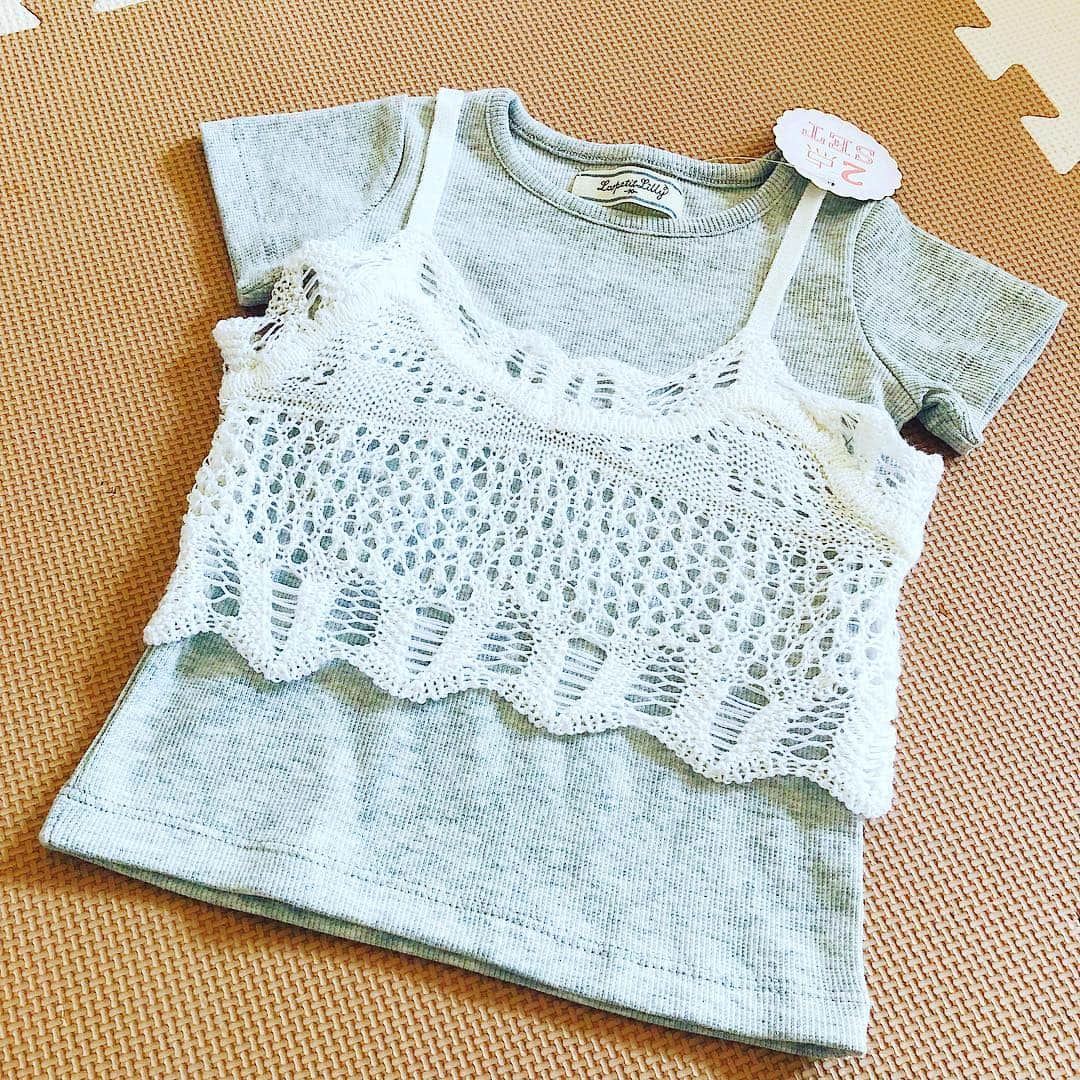 のインスタグラム：「娘っこのお洋服。 しまむら。 1200円。 しまむらに行く機会があまりないのだけれど、掘り出し物探すの…楽しいですね😁  #岡部玲子 #子育て #主婦 #アラフォーママ #タレント #39歳 #2歳娘 #しまむら #プチプラ #可愛い #mama #talent #reporter #instagood  #f4f #kidsfashion #japanese #cute #love #happy」