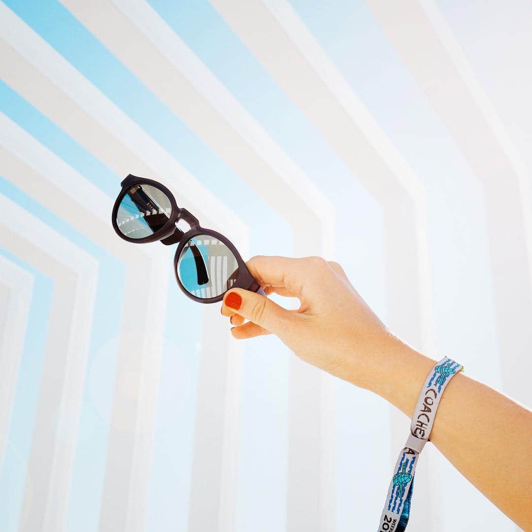 コーチェラのインスタグラム：「Ready for Weekend 2? Wear @bose Frames for music and style. Unlock exclusive audio content in the official Coachella app, enhanced with #BoseAR. Get yours through the link in bio #BoseFrames 🕶🎵」