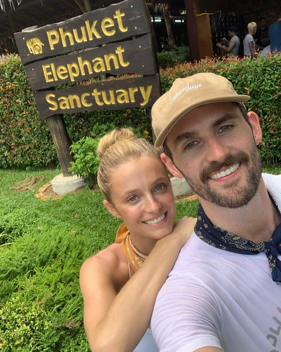 ケビン・ラブさんのインスタグラム写真 - (ケビン・ラブInstagram)「Yesterday morning at the @phuketelephantsanctuary. Got to be in the presence of these holy animals while they received therapy+treatment close to their natural habitat. 🐘🐘🐘」4月19日 9時38分 - kevinlove