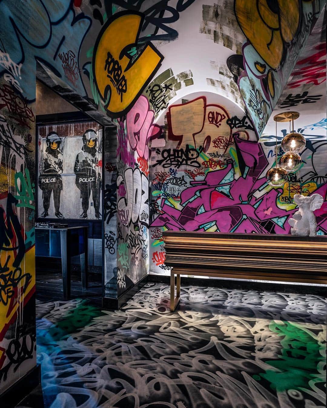 Palms Casino Resortのインスタグラム：「Let @banksy & @ces4wish welcome you in. @greenestkitchen.」