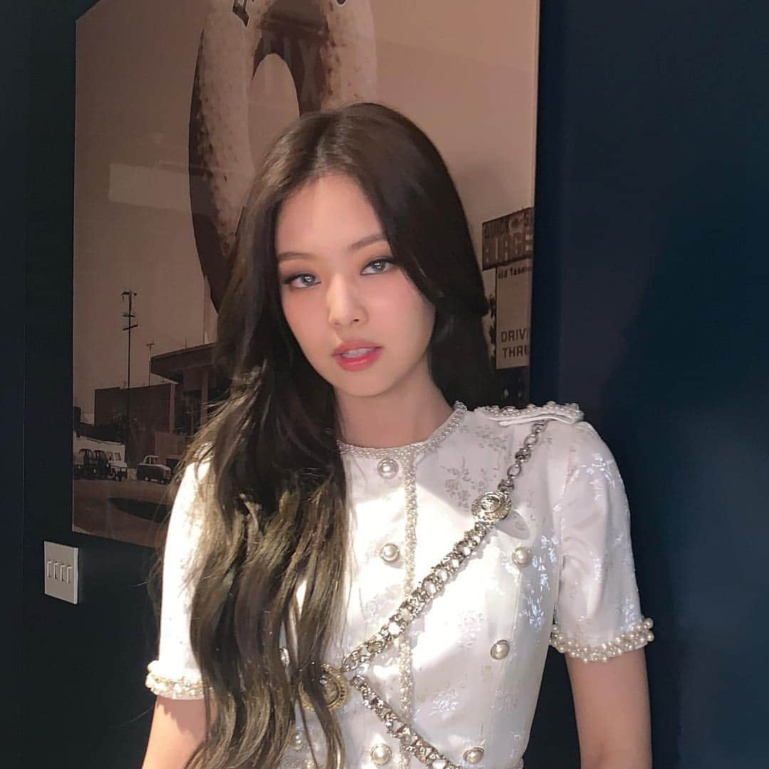 ジェニーさんのインスタグラム写真 - (ジェニーInstagram)「love you guys」4月19日 9時43分 - jennierubyjane