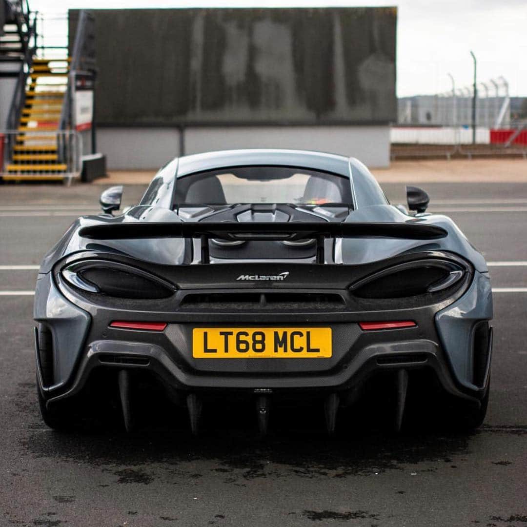 CarsWithoutLimitsさんのインスタグラム写真 - (CarsWithoutLimitsInstagram)「How would you spec your 600LT 👽 Photo @tomh.p  #carswithoutlimits #mclaren #600lt」4月19日 9時47分 - carswithoutlimits