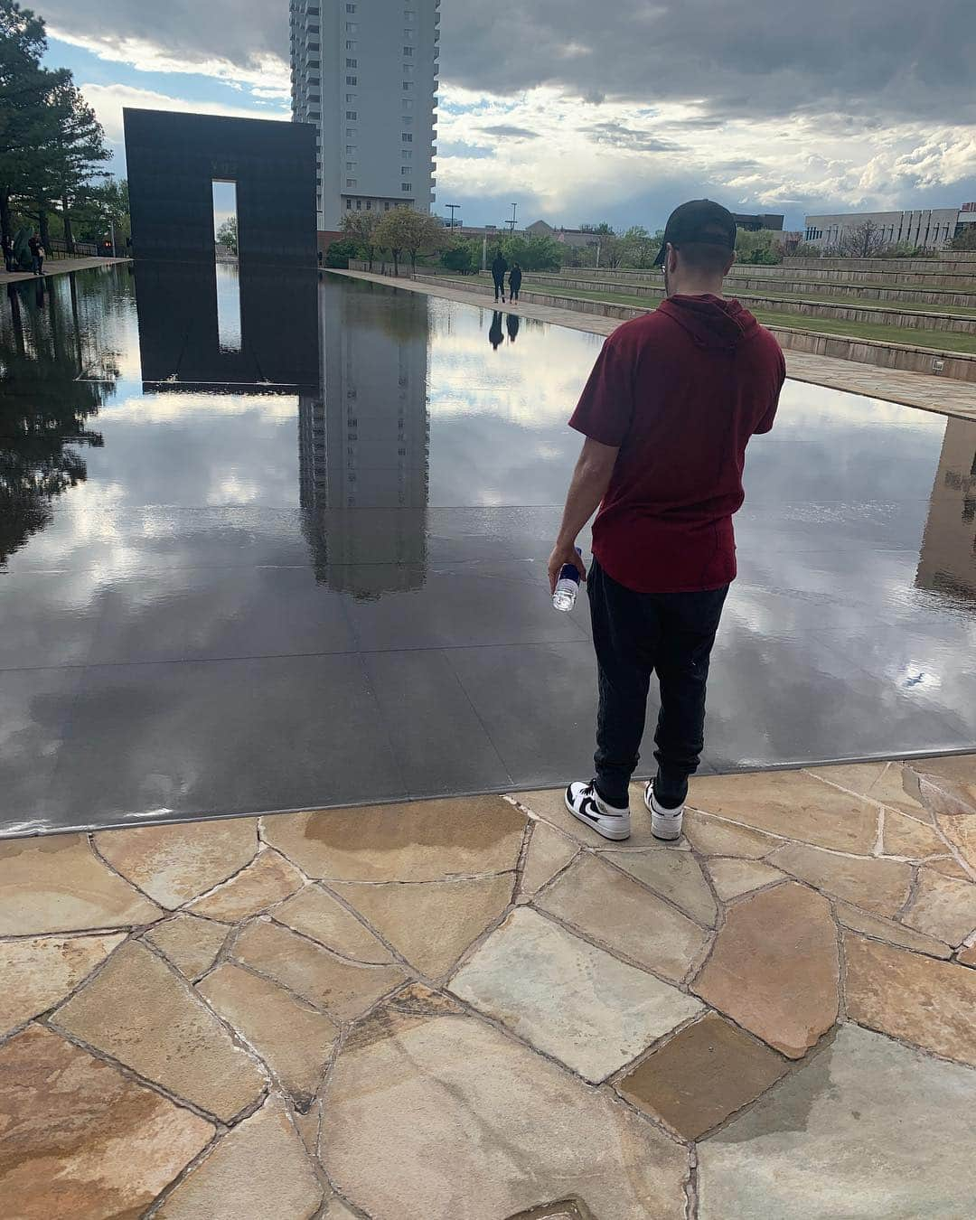 ダニー・ゴーキーさんのインスタグラム写真 - (ダニー・ゴーキーInstagram)「Sound checking to be a part of the Oklahoma City bombing memorial service tomorrow morning.  Honored to be able to sing a song of hope for the victim’s families & the survivors.  #TellYourHeartToBeatAgain」4月19日 9時48分 - dannygokey