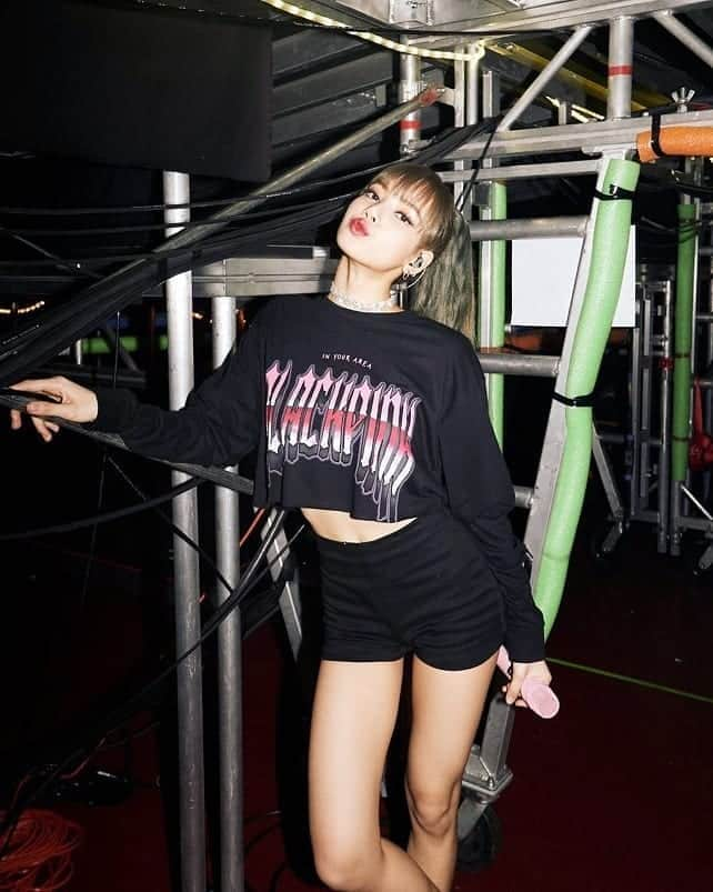 リサさんのインスタグラム写真 - (リサInstagram)「quick shots before stage」4月19日 10時02分 - lalalalisa_m