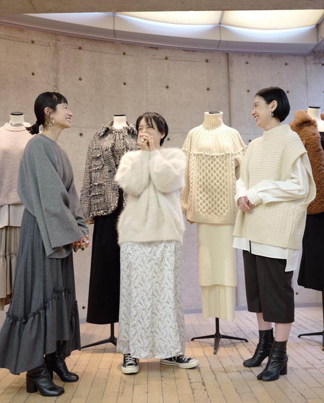 高山都さんのインスタグラム写真 - (高山都Instagram)「昨日は @clane_official の展示会へ。 ツイードのジャケットとか(Ｔシャツとデニム合わせて着たい！)ワンピースとかチェックのコートとか…♡ 夏もまだまだだけど、次の寒い時期を思ってオーダーしました。 美しくって楽しい松本姉妹に挟まれたのも嬉し♡ #clane #exhibition #2019aw」4月19日 10時13分 - miyare38