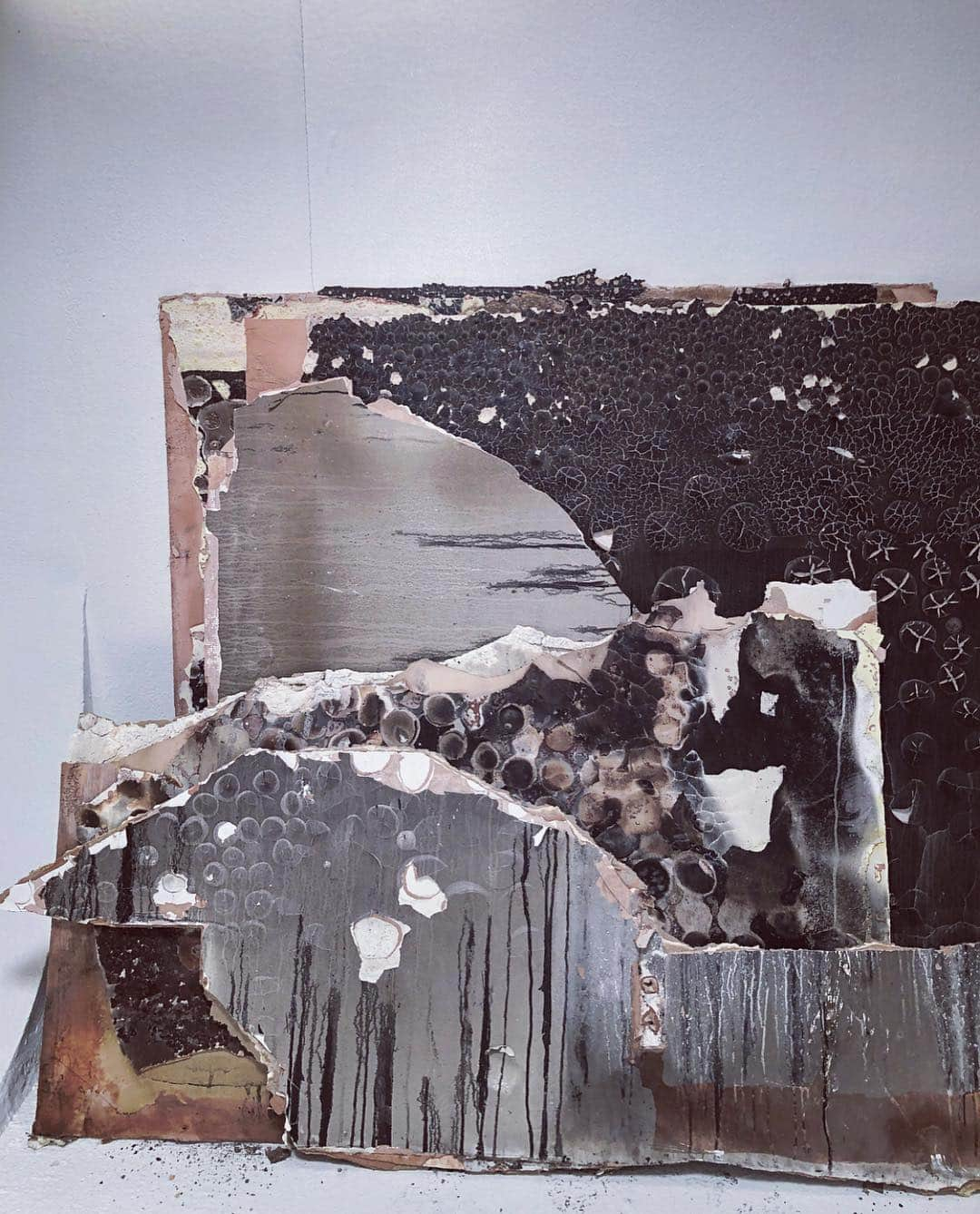 ニック・ナイトさんのインスタグラム写真 - (ニック・ナイトInstagram)「Burnt pieces of a wall .  Joy.」4月19日 21時24分 - nick_knight