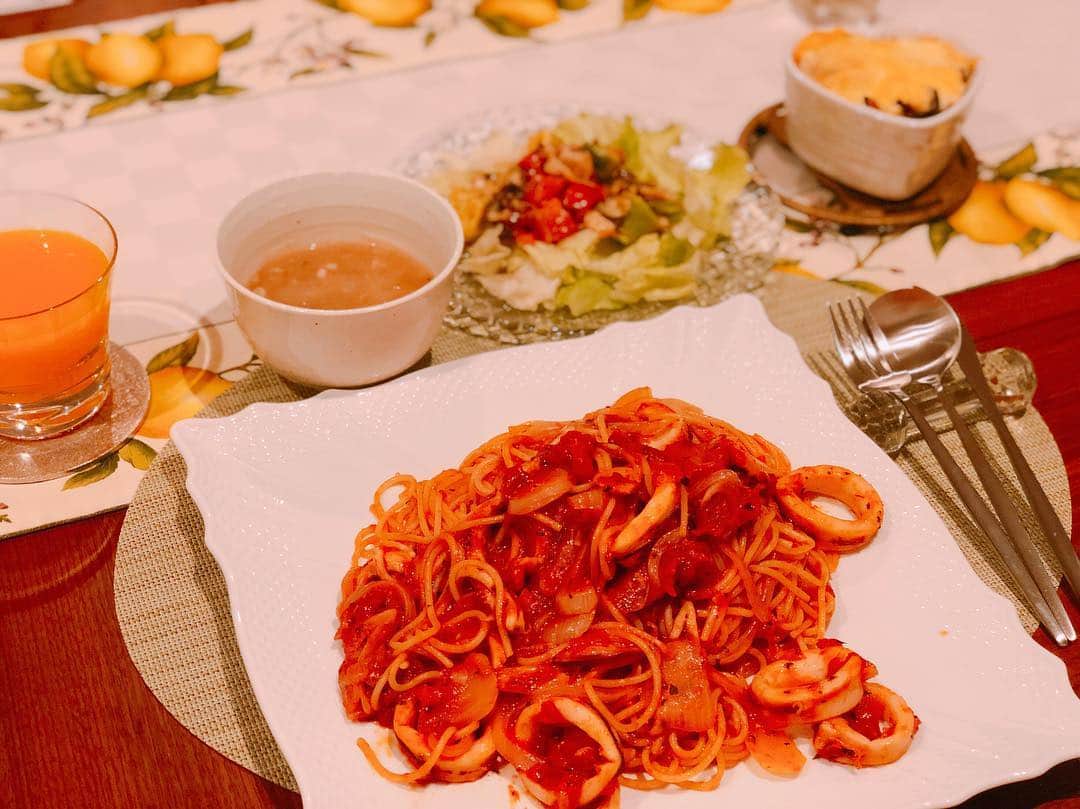 英玲奈さんのインスタグラム写真 - (英玲奈Instagram)「昨夜の料理クイズ、 正解は！ #イカのトマトソーススパゲッティ でした！ #いかわた も一緒に。 味付けは、 #vegetablestock  で！ #料理 #クイズ #おうちごはん #おうちでさかな #季節を感じる暮らし  #ていねいな暮らし」4月19日 21時25分 - erena_erenyan