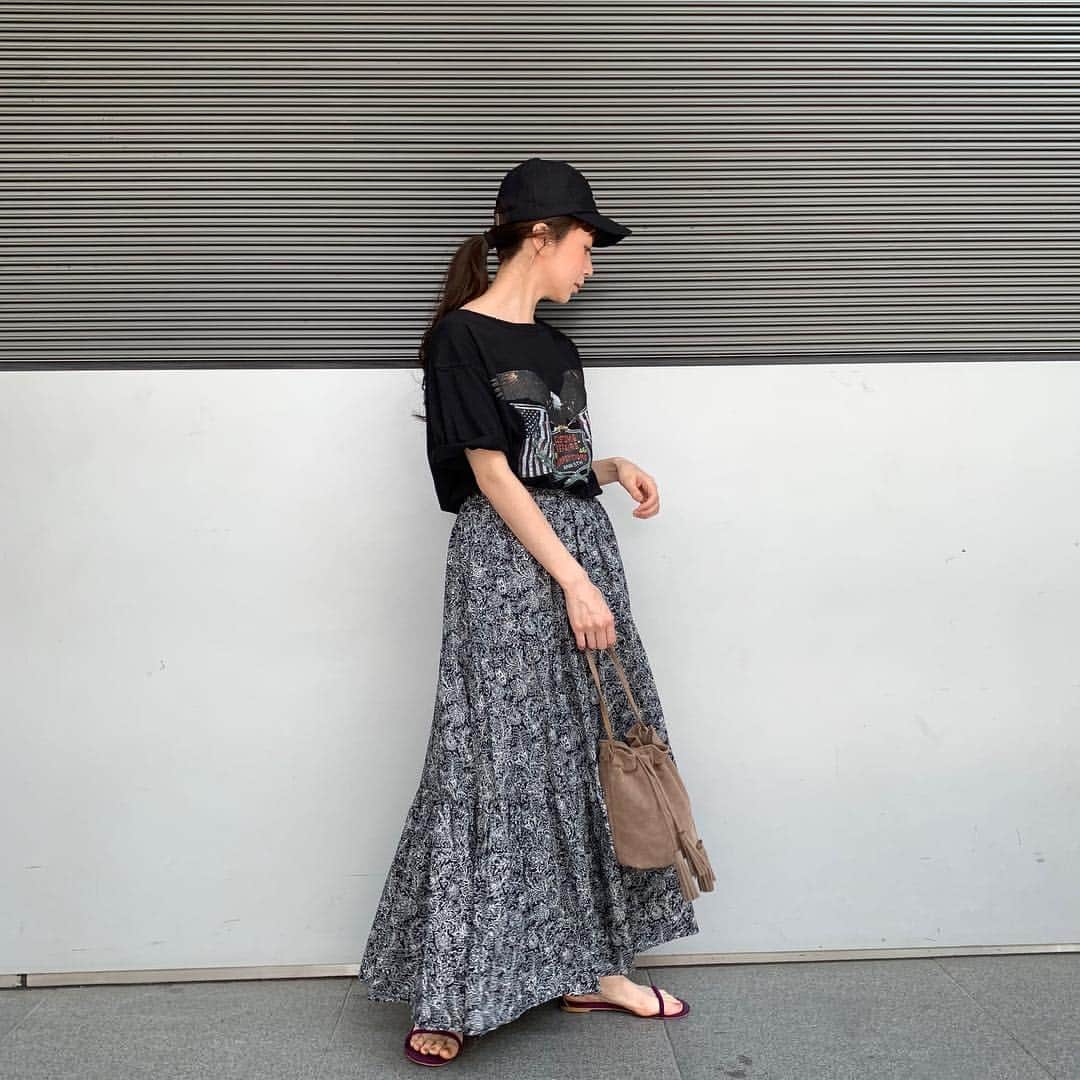 ungrid_minamiのインスタグラム：「. 今日は新作がたくさん。❤︎ このスカート、動いた時のラインが可愛いな❤︎ @ungrid_official  #Ungrid#アミュプラザ博多」
