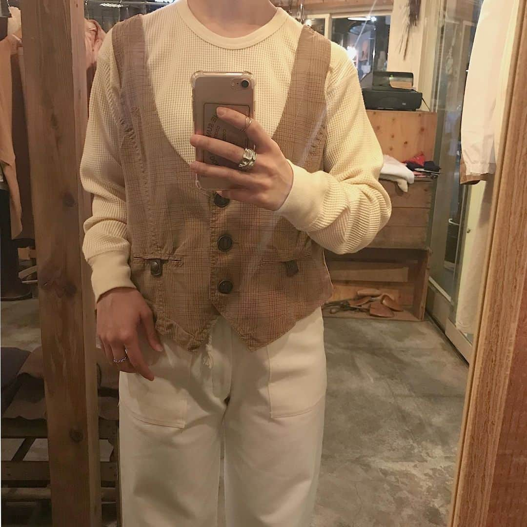 TheSunGoesDownさんのインスタグラム写真 - (TheSunGoesDownInstagram)「TSGD_2nd@shimokitazawa  staff coordinate  #tsgd #thesungoesdowntokyo  #vintage #fashion #vintagefashion #Eurovintage  #usavintage #渋谷 #下北沢 #学芸大学 #古着屋 #古着 #大人古着  #ヴィンテージ  #ヨーロッパ古着 #アメリカ古着」4月19日 20時05分 - tsgd_tokyo