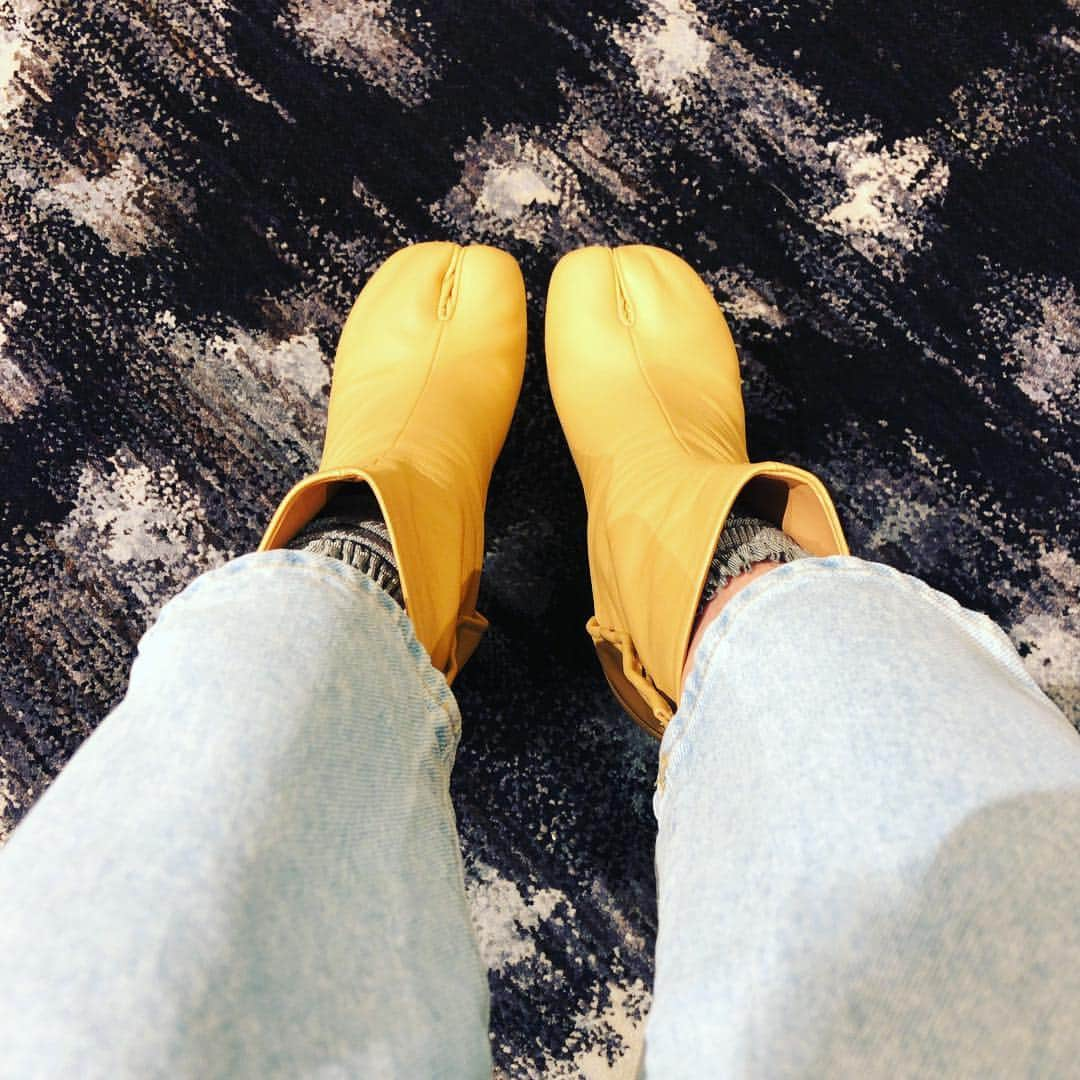 阿部洋子さんのインスタグラム写真 - (阿部洋子Instagram)「👢 #今日の靴  #tabi  #boots  #sotd #shoes #shoesaddict #shoeslover #shoesoftheday #shoestagram #ootd  お買い物ちう！ 久々ののんびり時間やー」4月19日 20時19分 - hirocoring