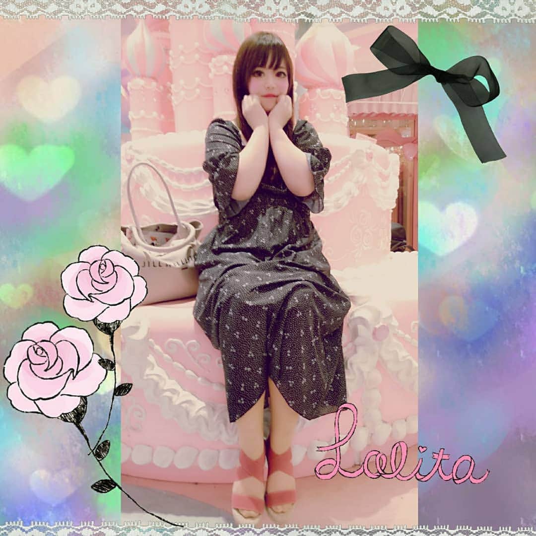 hoshizaki eriのインスタグラム：「. こんばんは🌃🌕🌠 . 今日は打ち合わせとお仕事で渋谷❣️ 渋谷だといつも写真📷を撮る場所の @morerumignon_furyu 💕🍀 渋谷109の7階にありますよー💗 . 今日のコーデはこちら👗💗 マキシワンピース👗@dazzlin_official  バッグ👜@jillbyjillstuart_official  サンダル👡@sesto_shoes  上着👚@axes_femme_official  のような感じでした💗(∩´∀`∩) 暑かったので上着は脱いでます💦 . そしてリベルタさんにていろいろな アイテムを紹介して頂き！ お気に入りのアイテムを 沢山見せて頂きました💕🍀🐰 全身に使えるトーンアップクリーム等 早速使ってみていますヾ(o´∀｀o)ﾉ . 最後はセルリアンタワーのカフェ☕にて ゆっくりお茶しました☕💗✨ 甘いものはしあわせだー💓🌈 . またブログ等にも詳しく書きますね💖 あとはヘアメンテをしてきたので とても気分が良いです❣️٩(๑❛ᴗ❛๑)۶ . . #ootd #shibuya109 #morerumignon #ゆめかわいい #パステルカラー #マキシワンピース👗 #フェミニンコーデ #pinkpinkpink💕 #美容ライター #展示会 #コスメレポ #beautyambassador #pleaselikeit #likebackalways #followme #followback #相互フォロー #오오티디 #패션스타그램 #맞팔 #팔로미 #뷰티인스타 #화장품스타그램 #인생템 #화장품추천 #메이크업」
