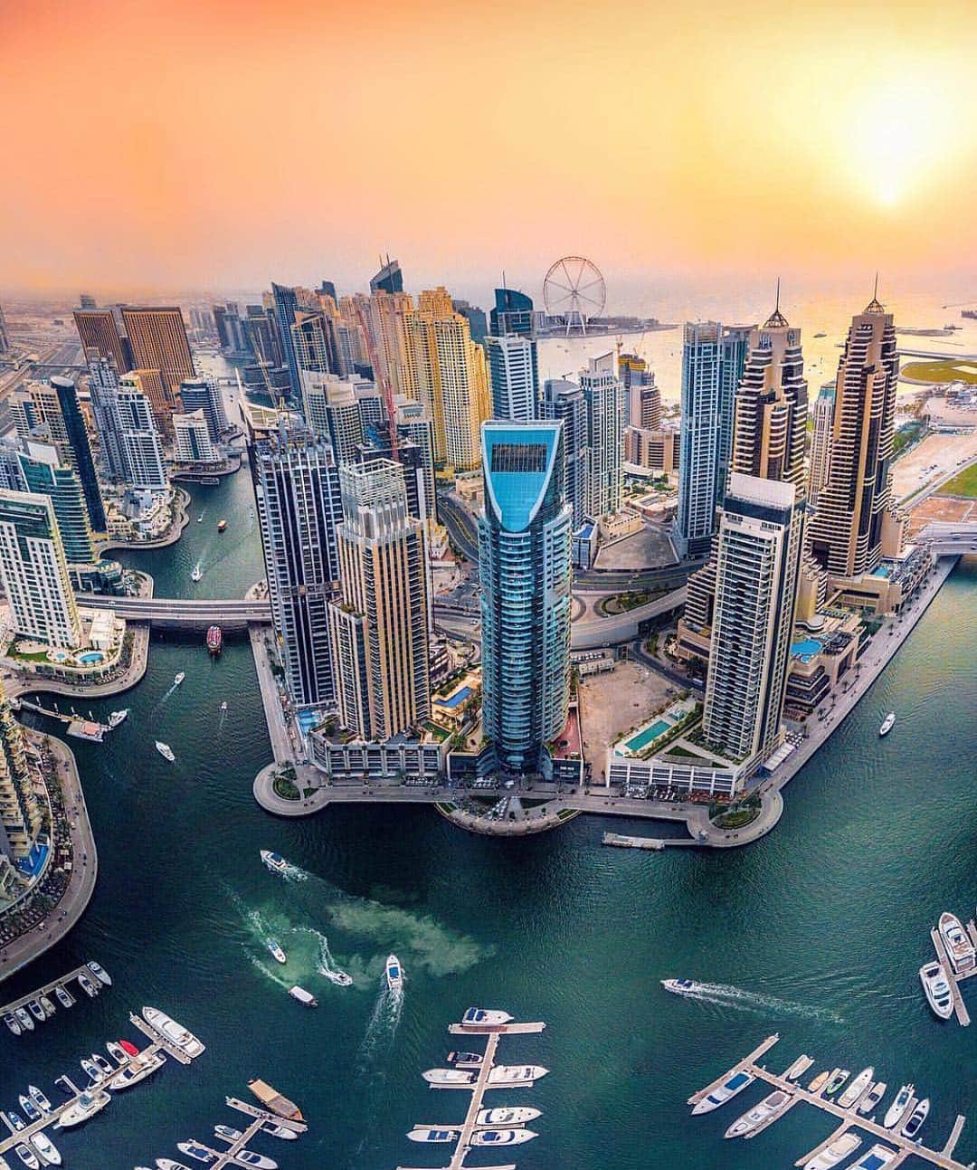 ドバイのインスタグラム：「Dubai Marina Sunset 📷:@shmoo5z」