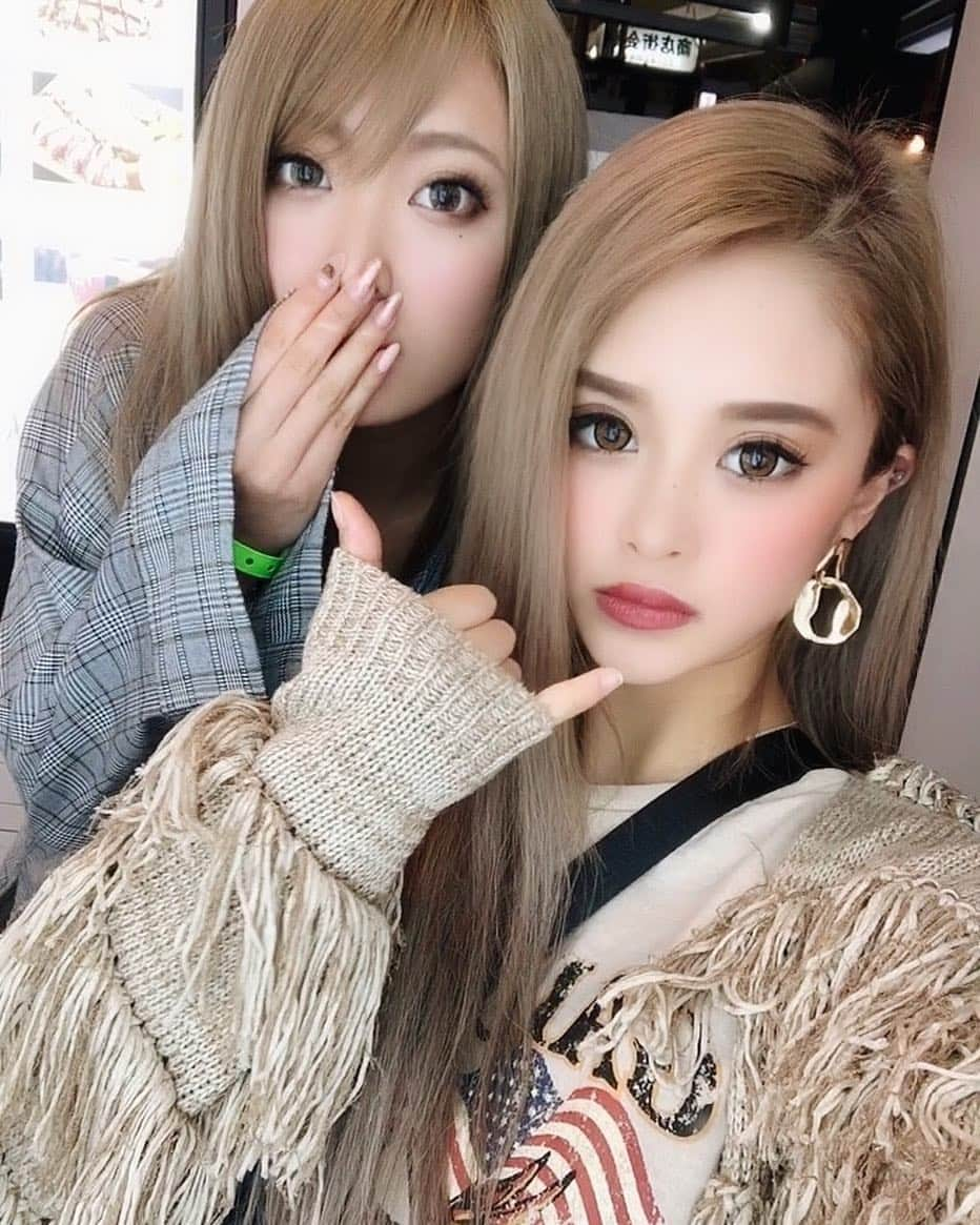 加藤美佳さんのインスタグラム写真 - (加藤美佳Instagram)「ぴぃたんとマークスタイラーの 展示会へ行ってきたお🌺🌺 ありがとうなぁ🌴🍍🌴🍍」4月19日 20時41分 - katomika1212