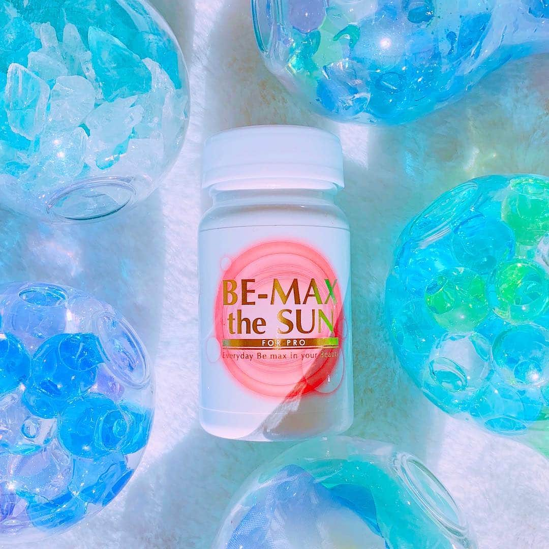 ビーマックスさんのインスタグラム写真 - (ビーマックスInstagram)「塗るから飲むへの新習慣【BE-MAX the SUN】  毎日の飲用でより効果を発揮します！！ #UVケア #bemaxthesun#メラニン#日焼け止め#美白#美白ケア#美容情報#美肌ケア#継続#美肌#今から#instadaily#sun#healthy#lifestyle#ポリフェノール#シミ#予防#紫外線#窓#シミ＃予防#紫外線#持ち運び#パウチタイプ#アウトドア#環境#環境美容」4月19日 20時42分 - bemaxinfo