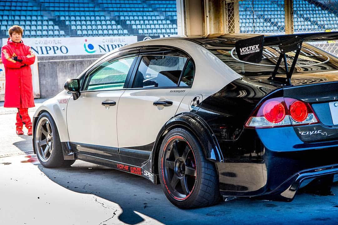 のインスタグラム：「_ Honda FD2 Civic ASLAN @horiton_ton 's track car _ Shot on 11-Nov 2018 "Race only for HONDA Track Cars" organized by @aslan_inc_japan at Central Circuit (Hyogo, Japan) owner: @horiton_ton tuner: @aslan_inc_japan photo: @mistbahn _ _ JP) 2018年11月11日、セントラルサーキットで開催されたアスランさん( @aslan_inc_japan )主催の「ホンダ・ワンメイク・レース」にて撮影。 TONさんのFD2。 _ _ #hondaonemakerace #aslan_inc_japan #aslan #アスラン #centralcircuit #セントラルサーキット #civic #hondacivic #ホンダシビック #シビック #fd2 #fd2typer #typer #csx #acuracsx #kseries #osakajdm #kanjo #kanjostyle #kanjoracer #templeracing #テンプルレーシング #trackcar #trackstyle #trackspec #timeattack #timeattackjapan #mugenrr #mugen無限power #mugen」