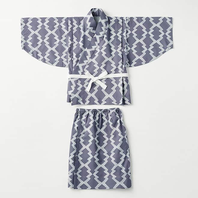 MARLMARL（マールマール）さんのインスタグラム写真 - (MARLMARL（マールマール）Instagram)「ひし形に縦縞を組み合わせ、日本の伝統的な文様の中にモダンな雰囲気も感じられるMARLMARLオリジナルのゆかたセットです。 ゆかたは上下セパレート、ウエストはゴム仕様。着くずれしにくくスムーズに着付けできる、デザインと機能性が両立したアイテム。 ▶︎ yukata 3 hishi for baby ▶︎ yukata 3 hishi for kids ・ ・ ・  @marlmarl_tokyo × @studio_marlmarl  のゆかた撮影会キャンペーン開催中！ たくさんの応募お待ちしております！ #上下セパレート #ウエストゴム #マジックテープのワンタッチ帯 #yukata  #インスタキャンペーン  #japaneseyukata  #marlmarl #MARLMARLの新作浴衣 #子供用浴衣 #キッズ浴衣#浴衣#子供浴衣#べビー浴衣」4月19日 20時53分 - marlmarl_tokyo