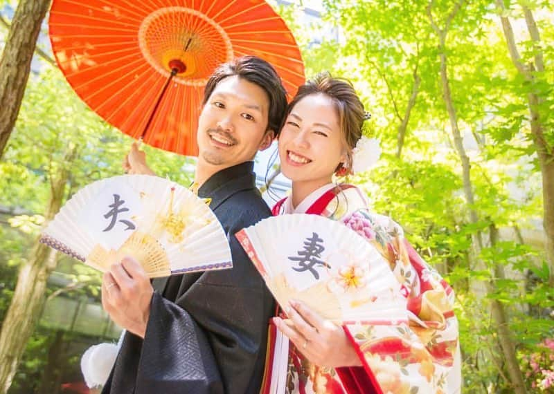 プレ花嫁の結婚式準備アプリ♡ -ウェディングニュースさんのインスタグラム写真 - (プレ花嫁の結婚式準備アプリ♡ -ウェディングニュースInstagram)「素敵な演出や前撮りの写真がどれも素敵💓参考にしたいウェディングフォト9枚✨♩ * * こちらのお写真は #結婚式場 @duo_gc さんからリグラムさせていただきました🌟ありがとうございました😊✨ * * * #結婚式演出 や #前撮り 💗どのフォトも素敵でとても参考になる #ウェディングフォト 😍 * カバーはまるで #ラプンツェル の世界🌼💜 * #プロジェクトマッピング を使った #ランタン の演出✨ * 会場全体に #ランタン が映し出されとてもロマンチックで素敵ですよね☺️💗 * ゲストもうっとり♡印象に残ること間違いなしです💓 * 他のフォトもどれも素敵なので、ぜひスワイプ👉🏻してチェックしてみてくださいね✨♩ * * * ＼📷投稿お待ちしています／ * 花嫁はもちろん、業者さんも大歓迎✨ アナタのお写真をご紹介してもOKという方は、ぜひ #ウェディングニュース にお写真を投稿してください💕 * * ⬇︎関連アカウント⬇︎ * 💒式場検索 【 @weddingnews_concierge 】 👰マイレポ花嫁 【 @weddingnews_brides 】 * * その他、編集部からの連絡専用 @weddingnews_contact や、スタッフ個人の連絡用として @WN_xxxx（xxxは個人名）があります💕 * ………………………………………… ❤️WeddingNewsとは？ * * 花嫁のリアルな”声”から生まれた 花嫁支持率No1✨スマホアプリです📱💕 * * 🌸知りたい… #結婚式準備 に役立つ記事を毎日150件配信中♩ * 🌸見たい… インスタの #ウェディング 系投稿TOP100が毎日チェックできる＊IG画像の複数ワード検索も可♩ * 🌸叶えたい… #結婚式 関連の予約サイトが大集合♩ * 🌸伝えたい… 自分の結婚式レポ『マイレポ』が簡単に作れる♩先輩花嫁のレポが読める♩ * * @weddingnews_editor のURLからDLしてね✨ * * * #プレ花嫁 #結婚  #花嫁  #ウエディング #結婚式演出 #披露宴 #2019秋婚 #ディズニープリンセス #ディズニーウェディング #プリンセス #日本中ののプレ花嫁さんと繋がりたい #プレ花嫁準備 #ディズニー #結婚式レポ #ブライダルフェア #ゆめかわいい」4月19日 21時05分 - weddingnews_editor