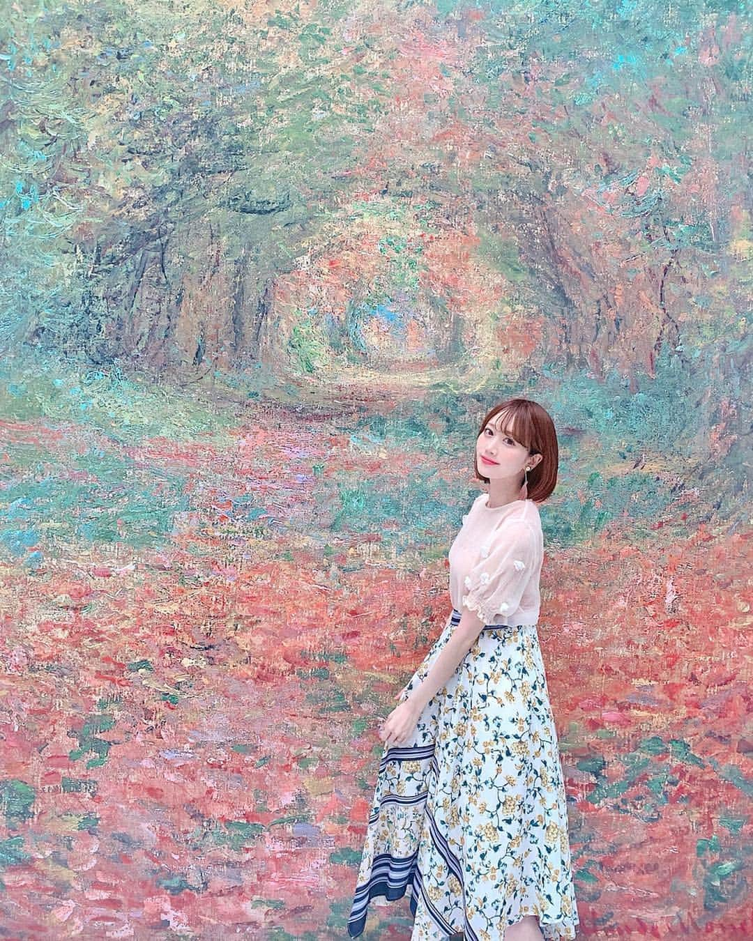 佐藤瀬奈さんのインスタグラム写真 - (佐藤瀬奈Instagram)「名古屋市美術館で開催されている 《印象派からその先へ-世界に誇る吉野石膏コレクション》✨⠀ ⠀ 仕事で名古屋に行ったので、空き時間を使って鑑賞してきました☺️💓 ずっと観てみたいと思ってたから行けて嬉しい😢⠀ ⠀ ゴッホやピカソ、シャガールをはじめとした有名な画家の絵画がたくさん観られて、もう大満足…！✨⠀ ⠀ 油彩画の独特な光沢感や立体的な質感が大好きなので、 一生観ていられそうだったよ(*´ `*)⠀ ⠀ 小学生の時はアトリエ教室、中学生の時は美術部に入っていたくらい絵が好きなので美術館にはよく行くんだけど、 こういう色んな画家の絵画が集まった展覧会はあまり行ったことがないので本当に楽しかった！！⠀ ⠀ 中でも大好きなクロード・モネの絵画が見られたのが嬉しくて嬉しくて…💓 入り口にあるフォトスポットもモネの絵だったから、入った瞬間からテンション高まりまくったよね！笑(１枚目)⠀ ⠀ は〜充実した時間だった☺️ このために名古屋に行く価値あるくらい✨⠀ ⠀  では幸せ気分で東京に帰ります❤️ 展覧会は5月26日まで開催してるみたいなので、気になる方はぜひ名古屋市美術館のHPでチェックしてみてね😆♪⠀ ⠀ お洋服はタグ付けしてます💐 ・ ・ ・ #名古屋市美術館 #吉野石膏コレクション #吉野石膏 #美術館 #絵画 #油彩画 #ピカソ #モネ #シャガール #ゴッホ #美術館巡り #名古屋 #せぷコーデ #mercuryduo #マーキュリーデュオ #honeysalon #コーデ #きょコ #japanesegirl  @mercuryduo_styling  @honeysalonbyfoppish」4月19日 20時58分 - senapuu