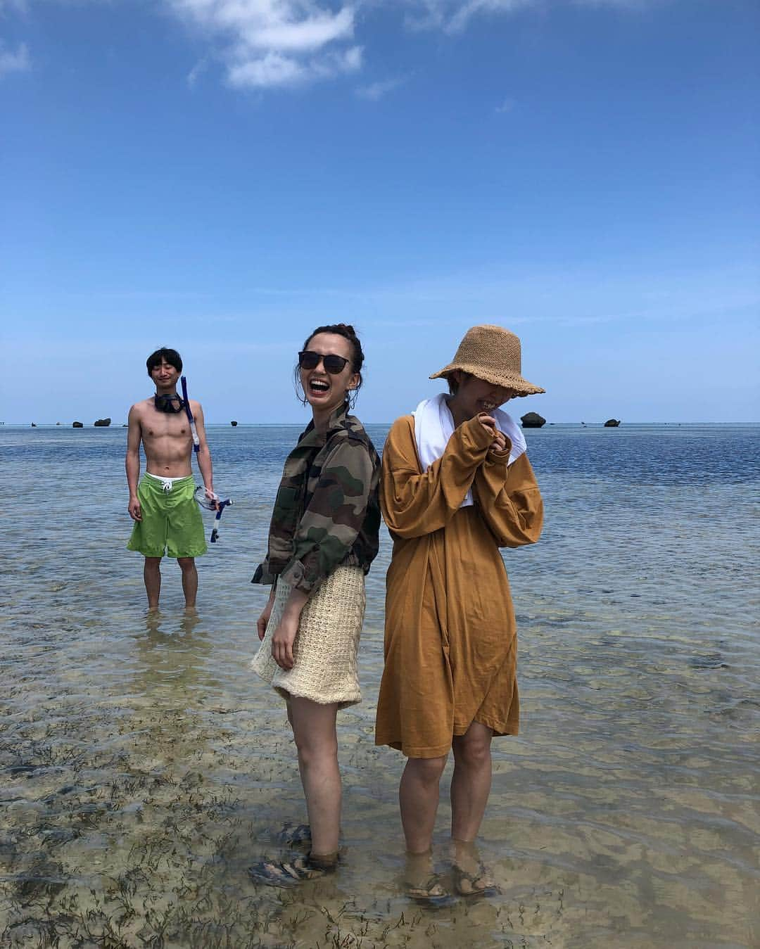 柴田紗希さんのインスタグラム写真 - (柴田紗希Instagram)「〜宮古島旅行記〜 「フェリスヴィラスイート」 泊まったヴィラが素敵すぎてね、、、✨ 朝ごはんにパンケーキ焼いたり 夜はBBQしたりカレー作ったり 目の前が遠浅の海だったから朝は散歩して海につかって、、、 毎年恒例の沖縄4人旅なんだけど 今回宮古島で新しい場所泊まってみようぜ！ってして本当良かった ホテル重視でする旅もいいな〜 大人旅〜♡ #宮古島 #しば旅」4月19日 21時02分 - shibasaaki