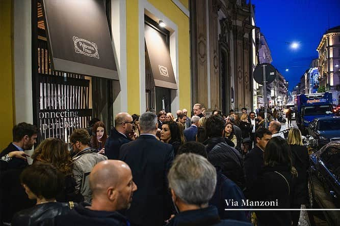 Poltrona Frauさんのインスタグラム写真 - (Poltrona FrauInstagram)「The @fuorisalone was amazing! So many of you enjoyed the "Connecting Experiences" installation at our Milan flagship and experienced with us the architecture of the future. Thank you all, keep following us! – #PFconnectingexperiences #PoltronaFrau #SaloneDelMobile2019 #SaloneDelMobile #isaloni2019 #MilanDesignWeek #MDW2019」4月19日 21時03分 - poltronafrauofficial