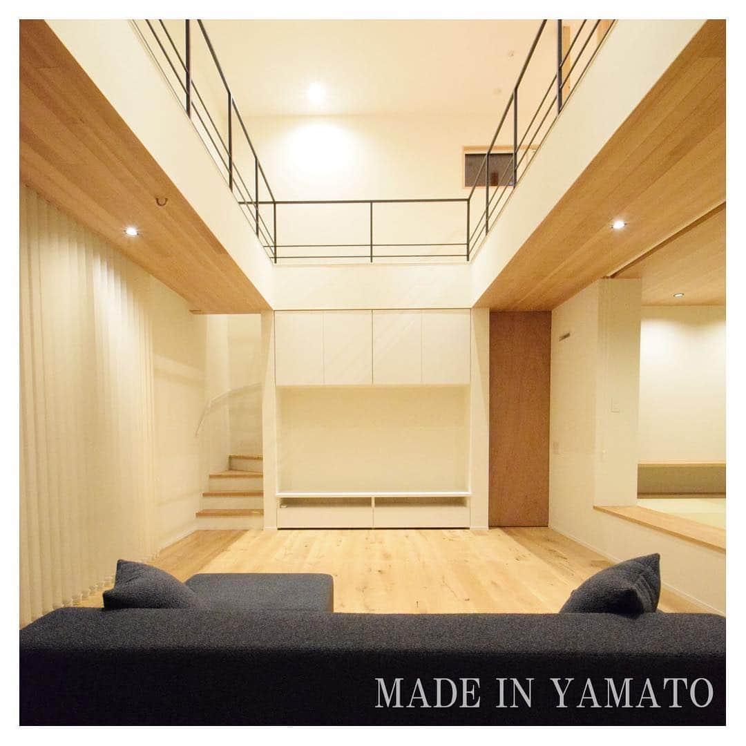 YAMATOの家さんのインスタグラム写真 - (YAMATOの家Instagram)「おやすみ。 子供たちにはそう言って。 大人はゆっくりリビングで♪ . . MADE IN YAMATO MADE IN YAMATO . . #yamatoの家  #御殿場  #一級建築士事務所  #マイホーム #注文住宅  #設計  #デザイン #新築  #小山町  #裾野  #長泉町  #沼津  #三島 #made #in #yamato  #大和建設 #家  #インテリア  #住宅  #建築 #ナチュラル  #パパ #ママ #こども  #リビング #吹き抜け  #ライトアップ #自然素材  #かっこいい」4月19日 21時05分 - yamato_house
