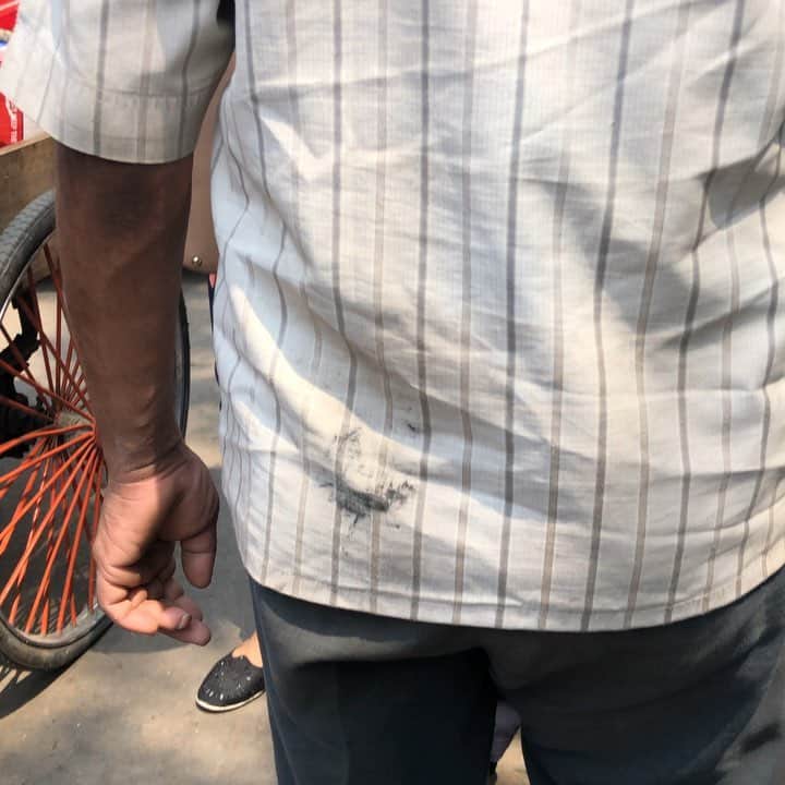 ボビー・ブラウンのインスタグラム：「Just a casual stroll in the streets of #Delhi #traffictsunami」
