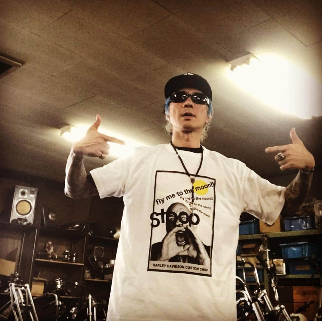 Ju-kenさんのインスタグラム写真 - (Ju-kenInstagram)「at @stoopmotorcycles ! 新作T2種、どちらもイイぜ♫  名古屋のショーに行ける人は幸せだなぁ、、、 ぜひ、ゲットしてください！！」4月19日 12時26分 - jkn627