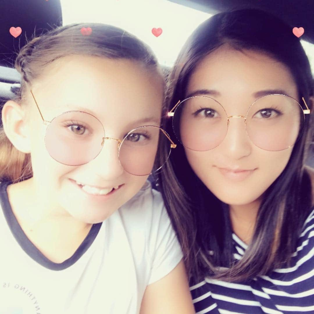 奥野彩加さんのインスタグラム写真 - (奥野彩加Instagram)「Such a fun day at the beach with Alabama family🌊✨💕☀️ So thankful for everything and blessed to have gotten to stay with this family🤲 #MyCuteSisterElla ☺️ 今日はハウジングさせて頂いてる家族とドライブで練習後海へ🏖  素敵な家族と出逢えて、良い思い出が沢山出来た！娘ちゃんとお別れの時間になってお休みとハグしたら泣いちゃって心が…💔😭 もっと強くなって戻ってこよう！ #感謝 #娘ちゃん妹みたいに懐いてくれて嬉しかった  #明日は次へ移動 〜 🚗」4月19日 12時26分 - ayakaokuno