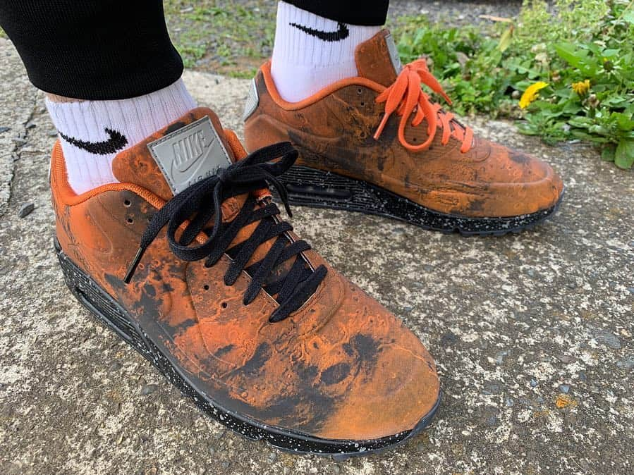 倉島大地さんのインスタグラム写真 - (倉島大地Instagram)「「AIRMAX 90 QS "MARS LANDING"」🚀🔥 ・ ・ シューレースを黒とオレンジで迷った結果。 だいぶ気に入ってます👟 ・ ・ ・ #nike #ナイキ #airmax90 #airmax90marslanding #火星 #snkrs #sneaker #スニーカー#atmos #orange  #👟 #kicks #kickstagram #足元倶楽部」4月19日 12時32分 - kurapi1