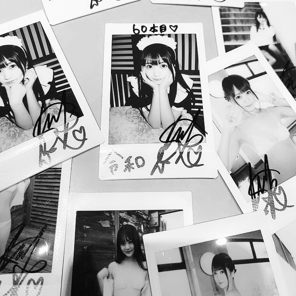 浜田翔子さんのインスタグラム写真 - (浜田翔子Instagram)「DVD予約受付中 チェキ付 令和に決定した瞬間にかいたサインたち。 限定販売もキャンセル待ちありがとうございます。本日もLINEブログランキング嬉しい😊」4月19日 12時33分 - shoko_hamada