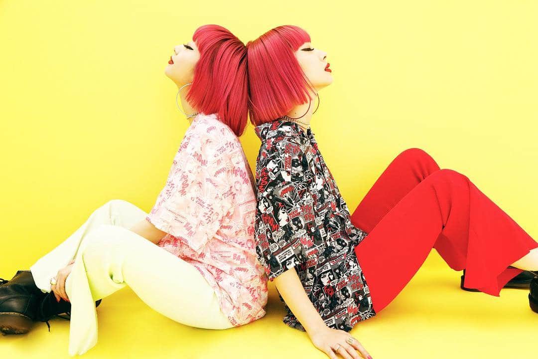 BARNEYS NEW YORKさんのインスタグラム写真 - (BARNEYS NEW YORKInstagram)「双子モデルAMIAYAがクリエイティブディレクターを務める＜ジュエティ＞のアメコミプリントTシャツやシャツ、PVC素材のバッグが4月27日（土）より各店店頭に登場！詳しくはBIOの🔗よりご覧ください。 #thedropGNZ #AMIAYA #jouetie  #marvel #AvengersEndgame #fashion #barneysjapan #barneysnewyorkginza #アミアヤ #ジュエティ #ファッション #バーニーズニューヨーク Marvel characters ©︎2019 MARVEL」4月19日 12時33分 - barneysjapan