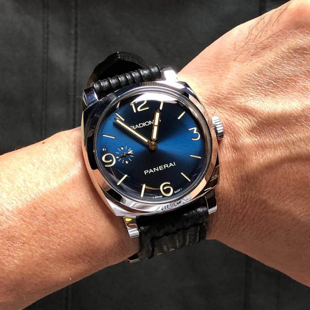 パネライのインスタグラム：「One that I let get away. 😍🤤 the #Panerai #PAM690 Radiomir 1940’s with blue sunburst dial. Pic by @h2finally #paneraicentral」