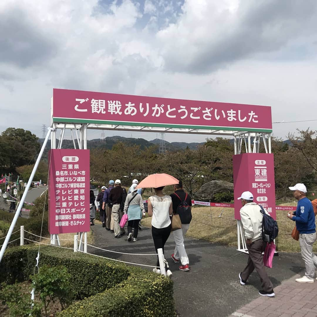 CBCテレビ アナウンス部さんのインスタグラム写真 - (CBCテレビ アナウンス部Instagram)「男子プロゴルフ国内開幕しましたね！宮部アナ、中日クラウンズ中継用の取材かな。  #プロゴルフ #ゴルフ三昧 #宮部アナ #CBC #アナウンサー」4月19日 12時53分 - cbc.announcer