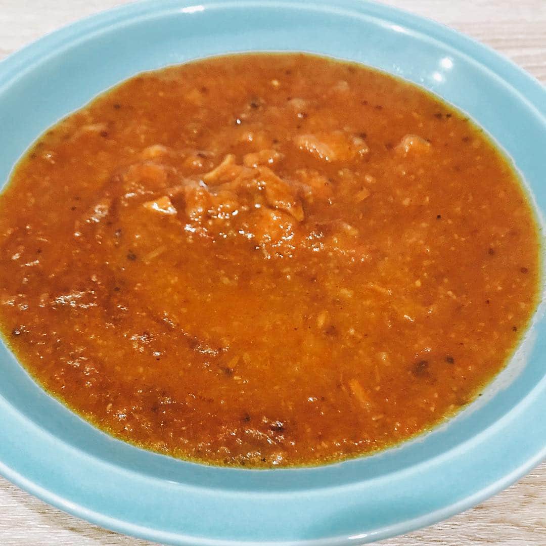 森野光晴のインスタグラム：「レトルトカレー食べ比べ その3 魯珈 芳醇チキンカレー  美味しい、けどライス無いと良さ半減かも。 カレー好き失格だけど、本物はまだ食べたことない。  #レトルトカレー #ライス抜き」
