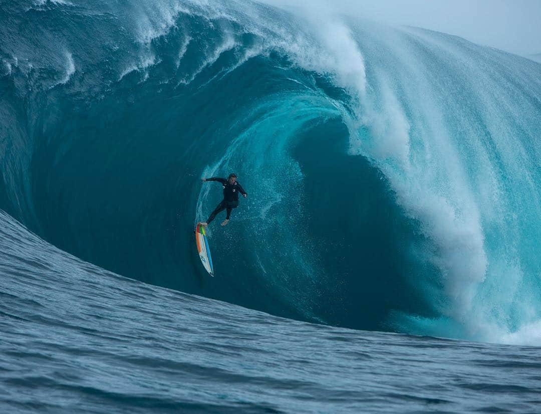 surflineさんのインスタグラム写真 - (surflineInstagram)「One fine, XXL Day at the Right in West Australia. Full #SwellStory live on the site now | @sanuk 📷: @jamiescottimages」4月19日 12時54分 - surfline