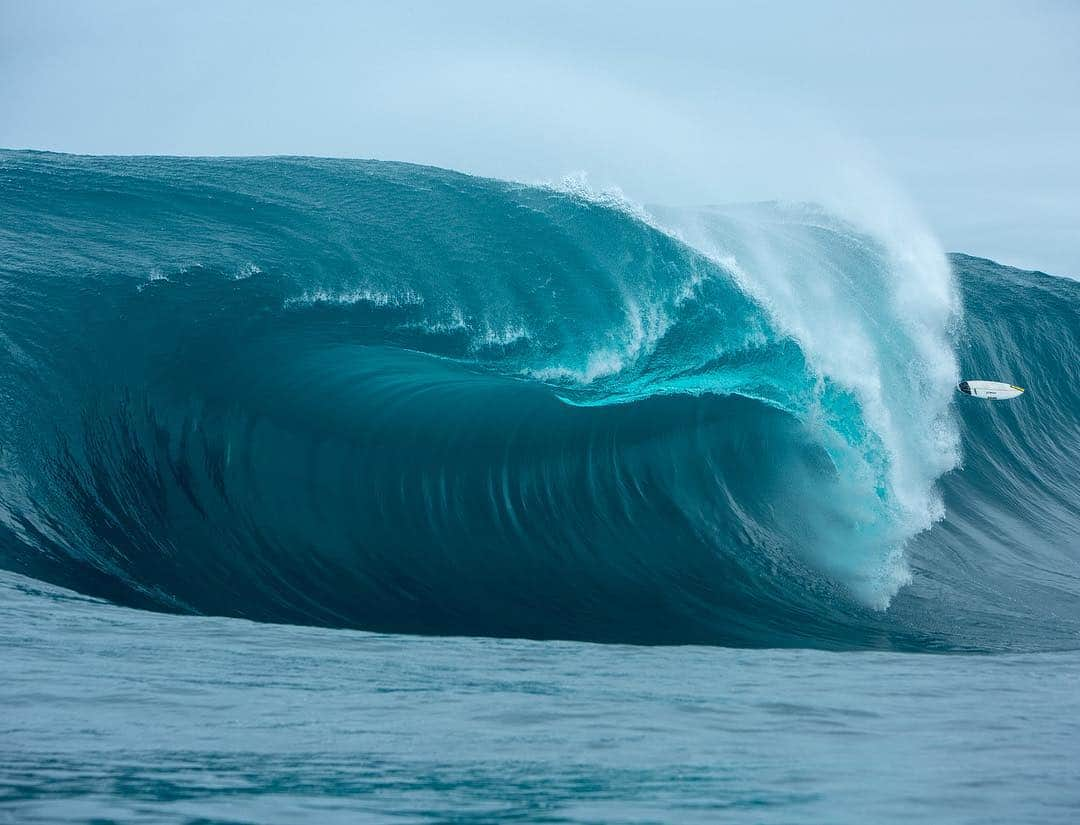 surflineさんのインスタグラム写真 - (surflineInstagram)「One fine, XXL Day at the Right in West Australia. Full #SwellStory live on the site now | @sanuk 📷: @jamiescottimages」4月19日 12時54分 - surfline