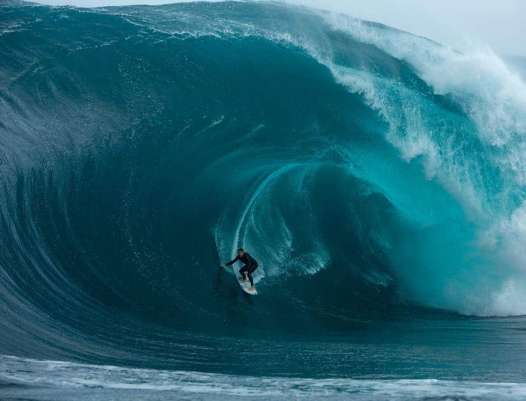 surflineさんのインスタグラム写真 - (surflineInstagram)「One fine, XXL Day at the Right in West Australia. Full #SwellStory live on the site now | @sanuk 📷: @jamiescottimages」4月19日 12時54分 - surfline