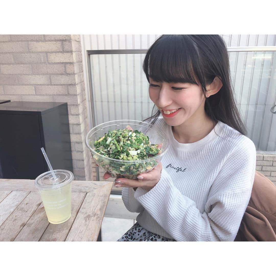 やっこさんのインスタグラム写真 - (やっこInstagram)「🥗﻿﻿ ﻿﻿ ﻿﻿ ﻿﻿ ﻿﻿ 昨日はこじとりとQ'ulleで﻿﻿ #こじきゅーる 撮影でした☺️✨﻿﻿ ﻿﻿ 大人数緊張したけど、﻿﻿ 細かいところまで気にして踊るの﻿﻿ 結構すきだったりするので﻿﻿ 楽しかったな〜〜！！！！﻿﻿ ﻿﻿ また投稿されたらお知らせするね😳﻿﻿ ﻿﻿ ﻿﻿ ﻿﻿ ﻿﻿ そして撮影後は、﻿﻿ サラダ専門店なるものへ…🥗﻿﻿ ﻿﻿ (撮影後なので髪の毛ぐちゃぐちゃですが…！)﻿﻿ ﻿﻿ 初めて食べたけど美味しかったよ〜〜！！﻿﻿ ひとつでかなりお腹いっぱいになった😋﻿﻿ ﻿﻿ ﻿ 帰りにタピオカも飲んだけど写真わすれた😪﻿ ﻿ 最近タピオカ飲みすぎてだめだな！！！！﻿﻿ 撮ることすらしなくなった！！！！！(？)﻿﻿ ﻿﻿ 今度は撮るようにします🤳﻿ ﻿﻿ ﻿﻿ ﻿﻿ ﻿ ﻿ ﻿﻿ #やっこ #クリスプサラダワークス #crispsaladworks #サラダ専門店 #代官山 #サラダ #salad #ランチ #代官山ランチ #🍅 #🥗 #🥑 #🥦 #スパイシーブロッコリー #中々にスパイシーだった」4月19日 13時06分 - yakko928