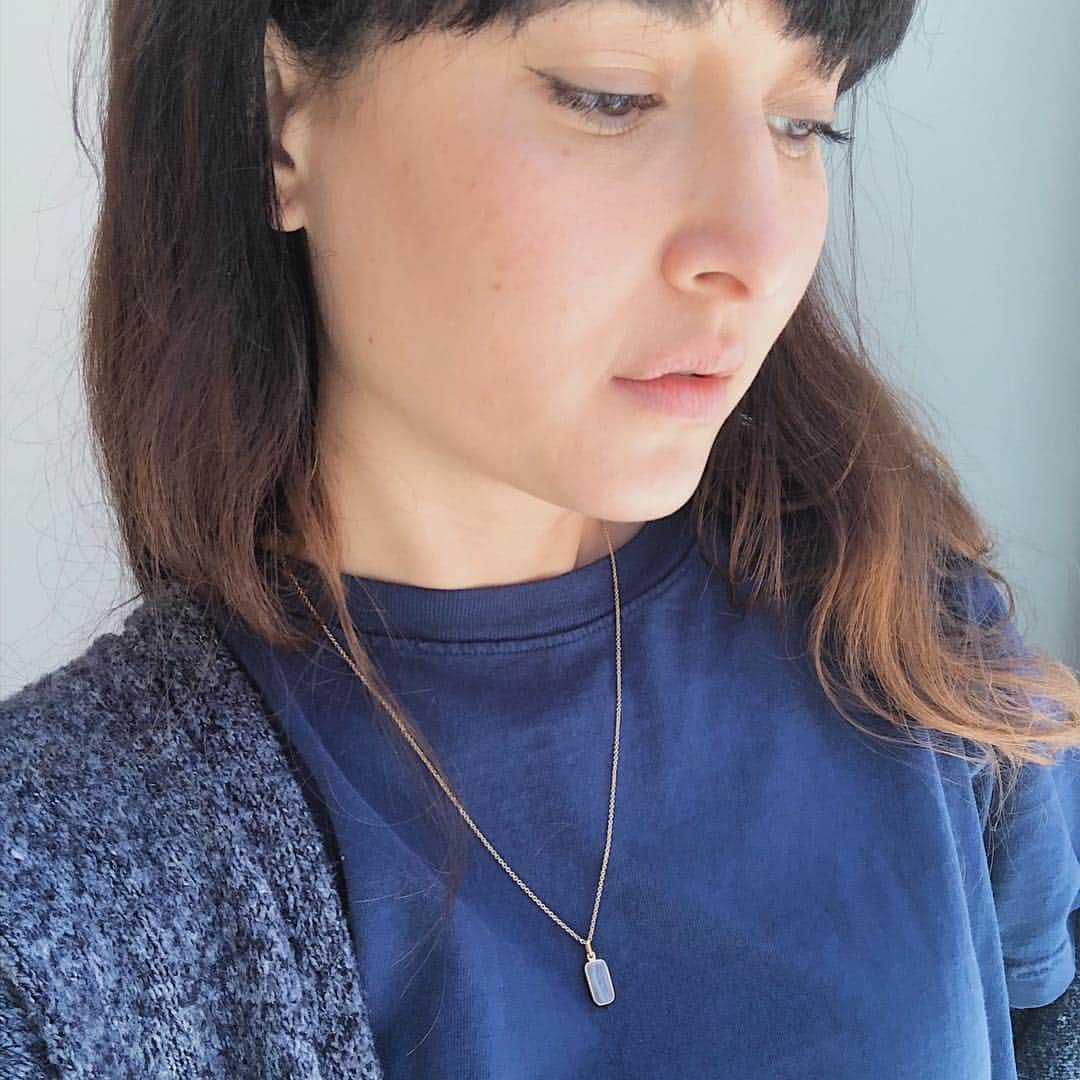 のインスタグラム：「All the blues. 青い感じ。#mejuri #mejurijewelry #blue #bluelaceagate #bluehues #colorstory #necklace #gem #new #jewelry #stone #powerstone」