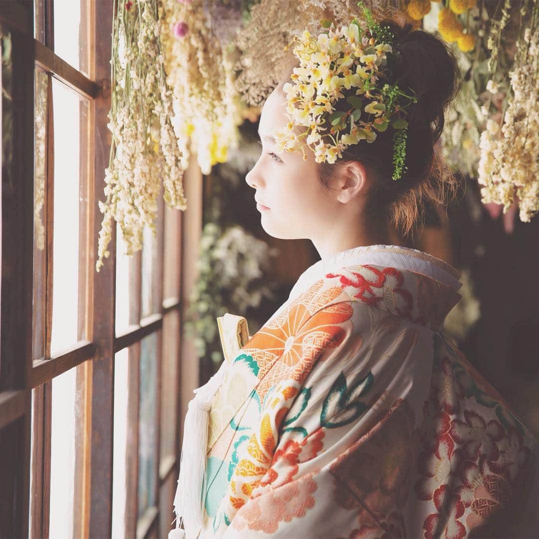 CLAIREのインスタグラム：「伝統と格式ある西陣地区の築100年を超える京町家をまるごとスタジオに改装した、京都西陣店。 ・ 町家からは想像できないアンティークな空間で、タイムレスな本物の結婚写真をぜひ。 ・ 京都西陣店スタッフ一同お待ちしております。 ・ @claire_kyoto @clairebridalstudio」