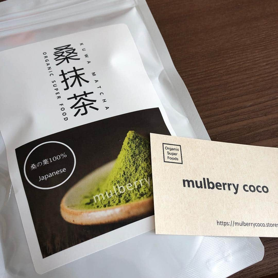 下平夏奈さんのインスタグラム写真 - (下平夏奈Instagram)「健康のため✨ 最近毎日飲んでる " mulbery coco " : 滋賀県東近江市産の『無農薬』『無添加』で 大切に育てられた✨ 桑の葉100％の美容と健康に特化した mulberry coco🌿 : DNJ(デオキシノジリマイシン)という 糖質の吸収を抑える働きがあり、 血糖値の急激な上昇や下降をコントロールしてくれる 有効成分が含まれています!! : お通じ改善にも強い味方なので お肌トラブルも少なくなるし、 何よりも苦すぎず飲みやすい✨ : お水に溶かしたり、ココアに混ぜたり ホットケーキに少し入れたりと いろんな活用の仕方があります！  二日酔いにも、効くとかも...😳‼️ : みなさんもぜひ、チェックしてみてね♪ @mulberry_coco : 今日も、これを飲んで 元気にお仕事いってきます♪ :  #pr #mulberrycoco #健康 #美容 #運動  #糖質制限 #ダイエット #ヨガ #ピラティス  #トレーニング #健康フード #桑抹茶 #地方創生 #バレーボール教室 #出張バレー教室 #下平夏奈 #東京 #新宿 #CAFE #グルメ #healthy #beauty #food」4月19日 13時27分 - kana0412.sss