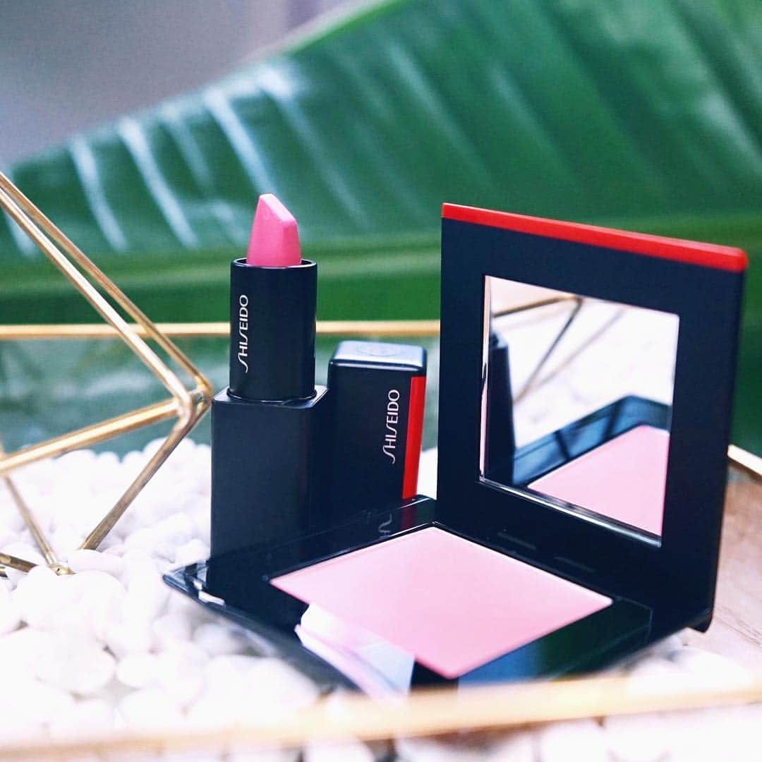 Elva Niさんのインスタグラム写真 - (Elva NiInstagram)「即使今年沒有看到櫻花 也可以為自己畫一個春夏粉嫩的妝容 加上春日的氣息 🎋 I’d like to recommend these two key products for this spring makeup  ModernMatte Powder Lipstick #517 InnerGlow CheekPowder #04 #springisintheair . . . .  #ShiseidoHK #Shiseido #ShiseidoMakeup #BeautyReimagined #VisibleFeelsInvisible #無重色感」4月19日 13時30分 - misselvani