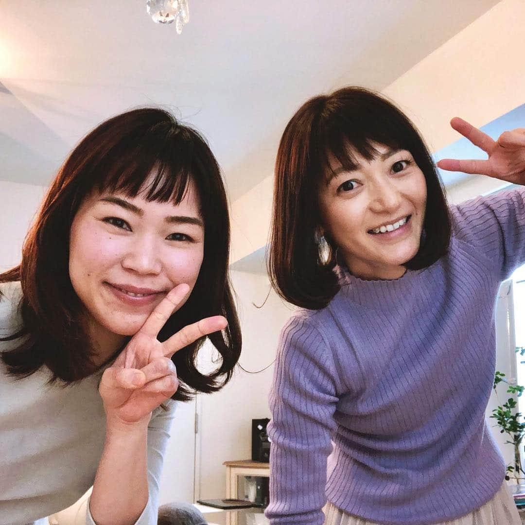 小笠原愛さんのインスタグラム写真 - (小笠原愛Instagram)「大学時代の美容師の友達がプライベートサロンをオープンしたので、カットとカラーをしてもらいに行ってきました😄 女性が喜ぶ可愛らしい内装✨ゆったりとした空間で、友達と話しながらリラックスできました❗️ メトロ銀座一丁目駅から歩いて2分のプライベートな美容室「パールアンパ」行ってみてくださーい💗  https://beauty.hotpepper.jp/slnH000433861/ #銀座 #美容室  #美容院  #パールアンパ #銀座の美容室 #サロン  #銀座のサロン  #プライベート空間サロン  #美容師」4月19日 13時40分 - ai__ogasawara